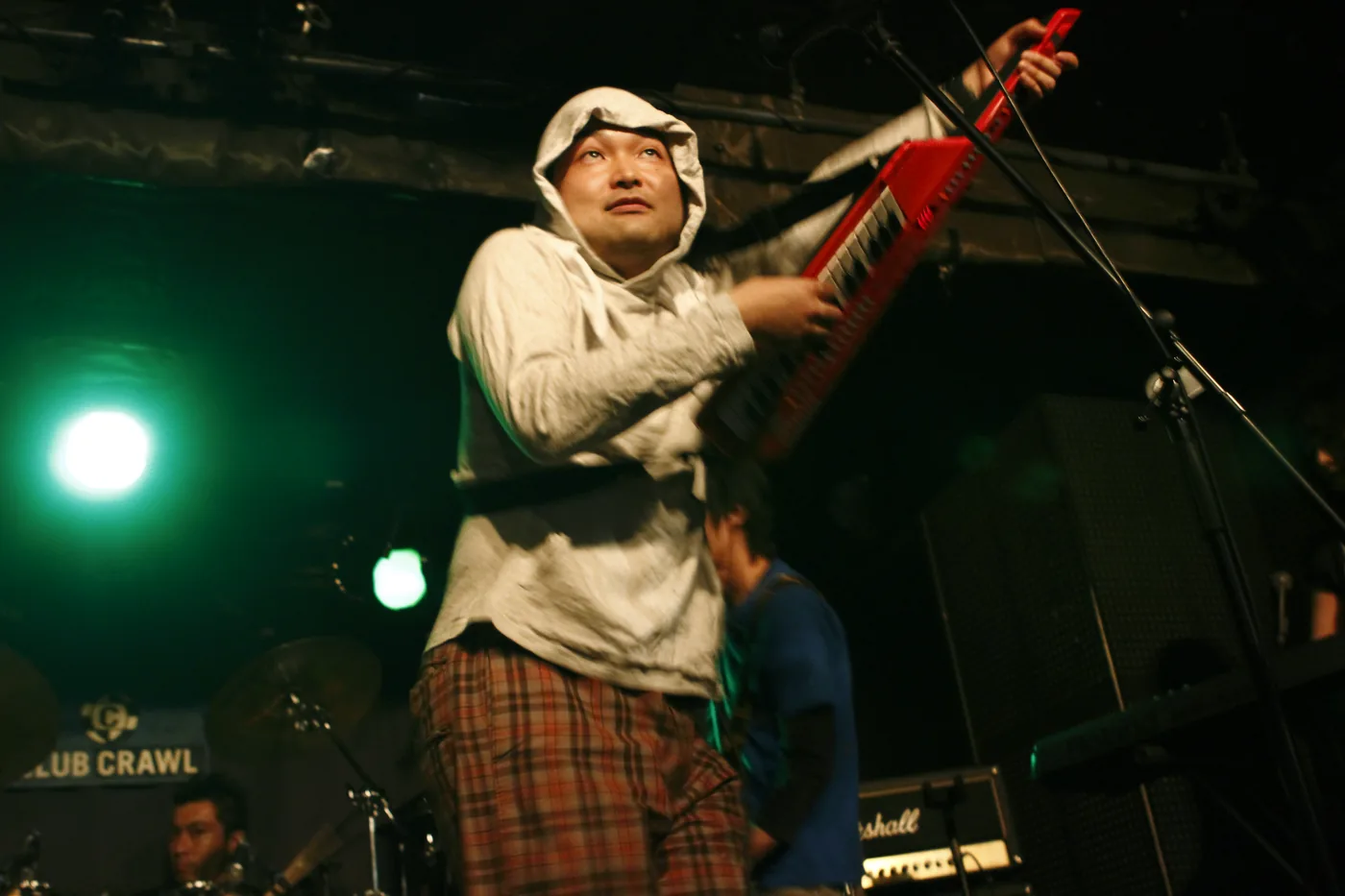 ライブ中のそろほまつの写真
